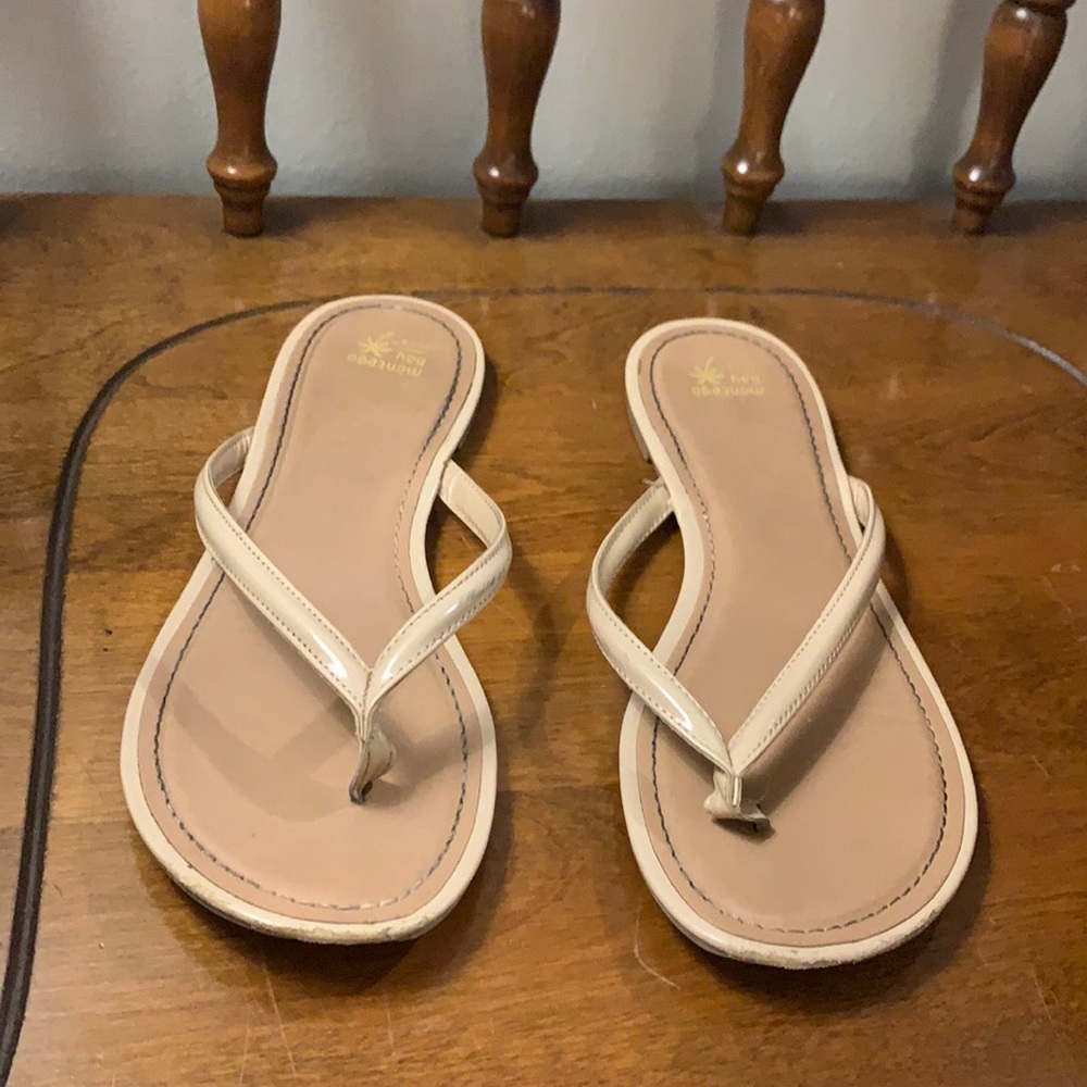 Beige shiny flip flops
